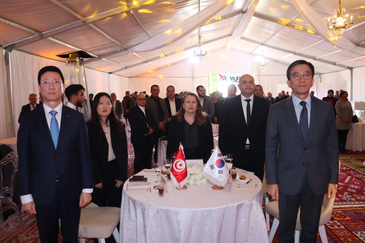 وضع الحجر الأساس للوحدة الخامسة لمصنع "يورا كوربوريشن" بالقيروان بحضور وزيرة الصناعة وسفير كوريا الجنوبية