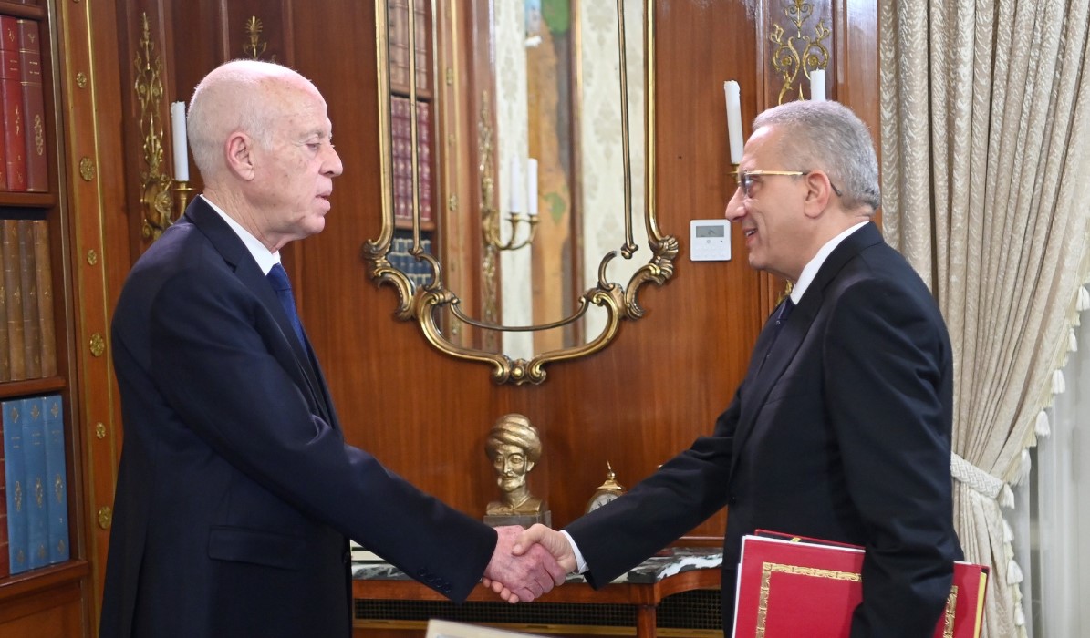 رئيس الجمهورية: العمل جار حتى يتحصل الأطباء والإطار شبه الطبي والأعوان على حقوقهم كاملة (فيديو)