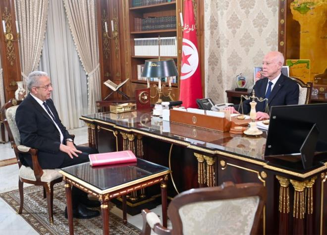 رئيس الدولة : العمل جار حتى يتحصل الأطباء والإطار شبه الطبي والأعوان على حقوقهم كاملة غير منقوصة