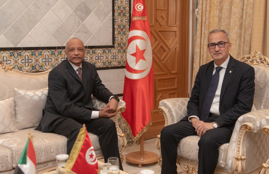 كاتب الدولة لدى وزير الشؤون الخارجية يلتقي سفير السودان بتونس