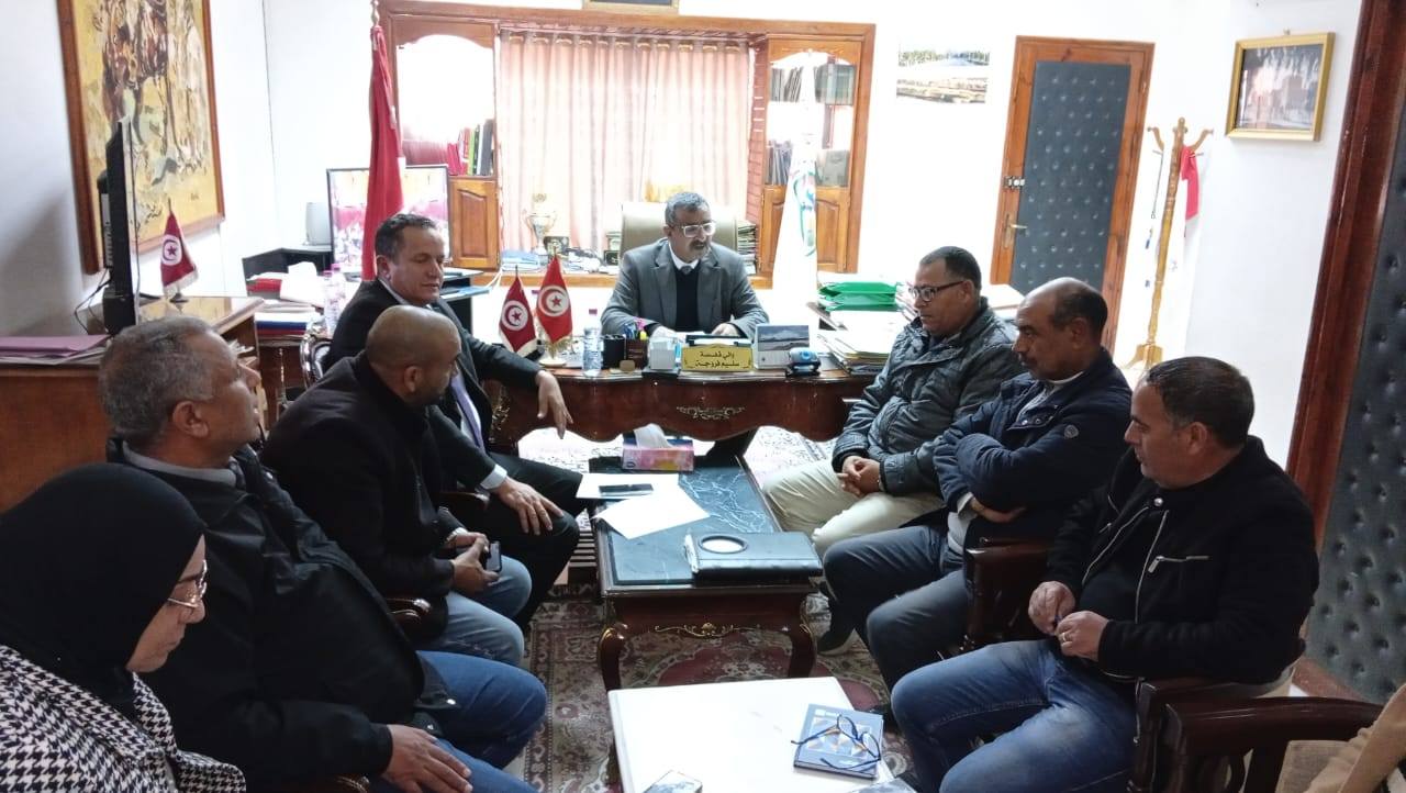 قفصة : غلق المصب العشوائي بطريق السطح قريبا والبحث في إيجاد حلول بيئية عاجلة للجهة