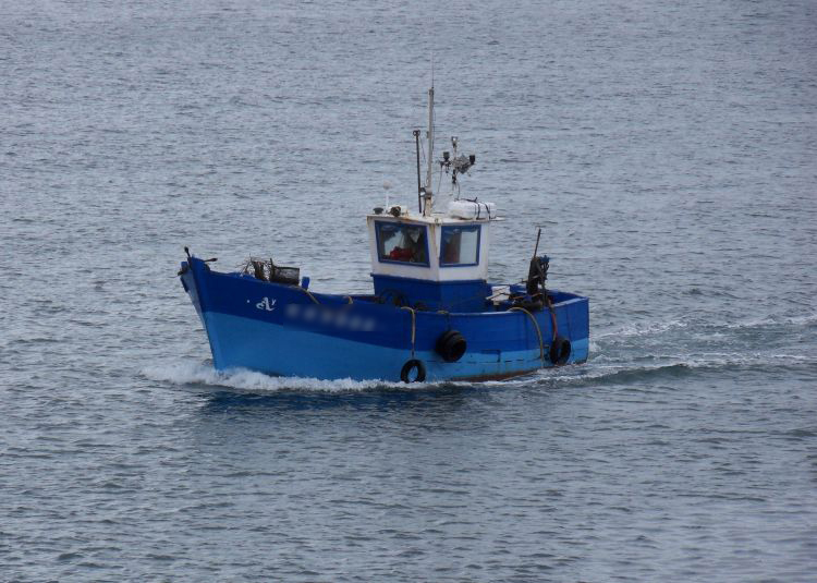 الصخيرة: غرق مركب صيد وفقدان 3 بحارة 