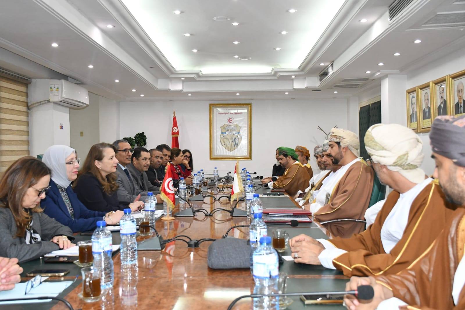 تطوير التعاون الصناعي التونسي العماني محور لقاء وزيرة الصناعة بنظيرها العماني 