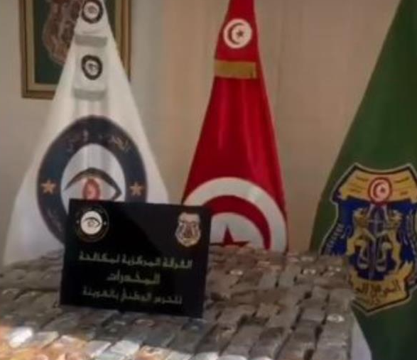 الإطاحة بشبكة دولية مختصة في توريد وترويج المخدرات، وحجز أكثر من 420 كلغ من مادة القنب الهندي