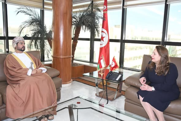 وزير التجارة والصناعة العماني يدعو الى وضع خارطة طريق لتطوير الشراكة الصناعية بين تونس وعمان