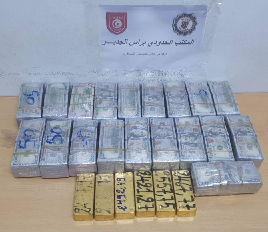 رأس جدير: إحباط محاولة تهريب 2.8 مليون دينار من العملة الأجنبية و6 سبائك من الذهب تزن أكثر من 14 كلغ