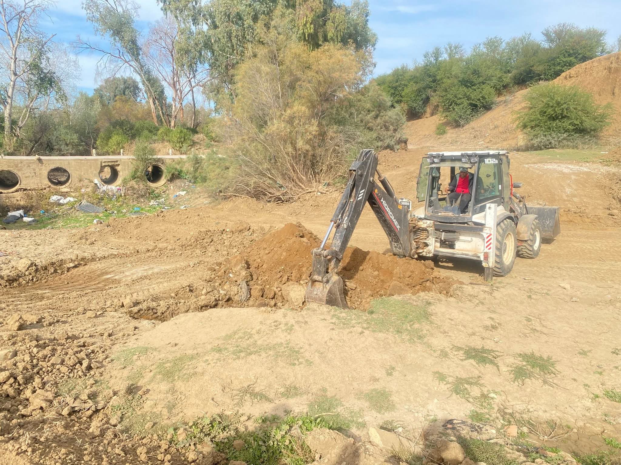 جندوبة: تواصل أشغال بناء جسر على مستوى وادي الرغاي الرابط بين منطقتي الدخايلية ووادي مليز