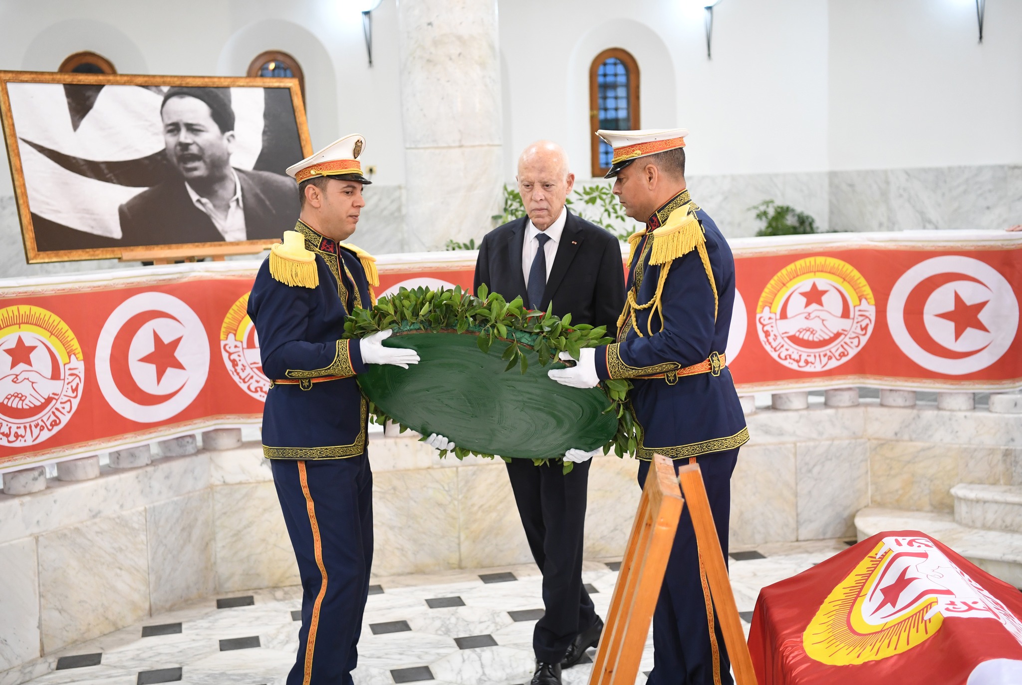 رئيس الدولة يتوجه الى ضريح فرحات حشاد و يتحول الى مقر رئاسة الحكومة بالقصبة