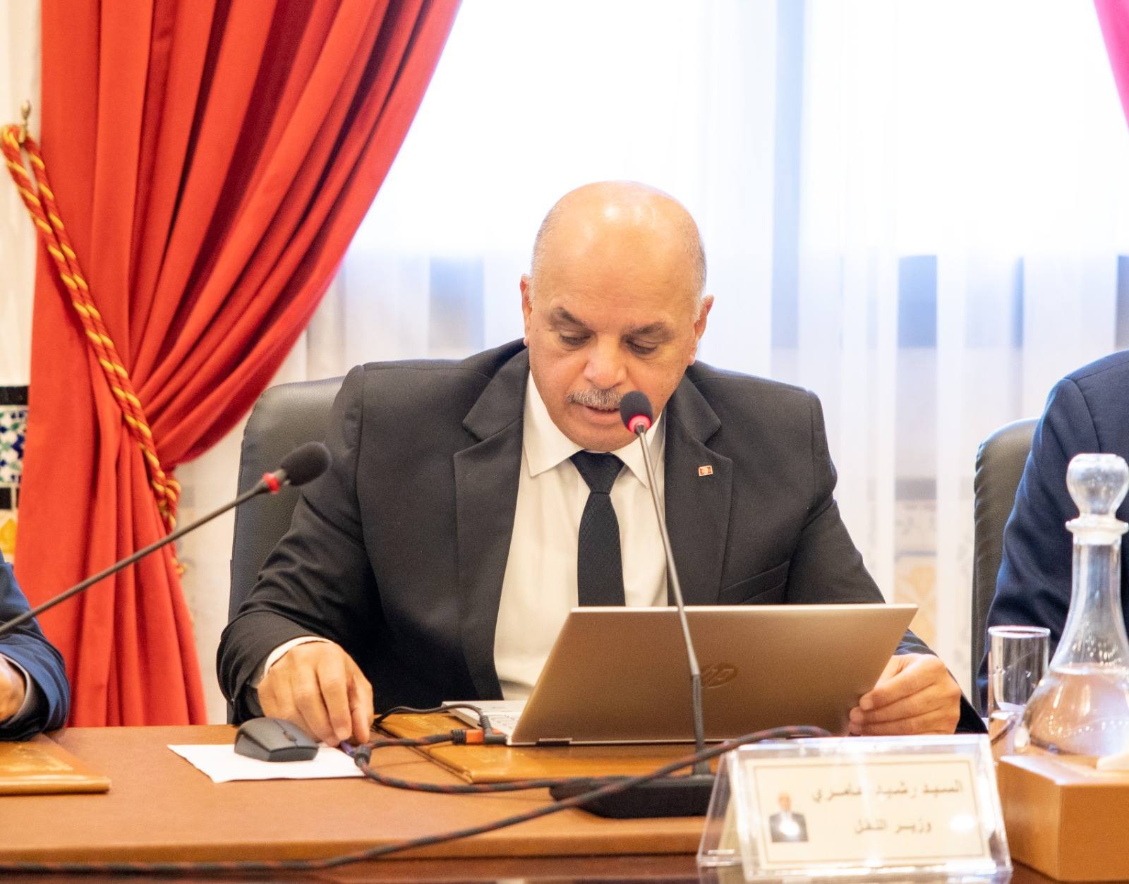 وزير النقل يؤكد ضرورة الاستثمار في الموانئ من الجيل الجديد