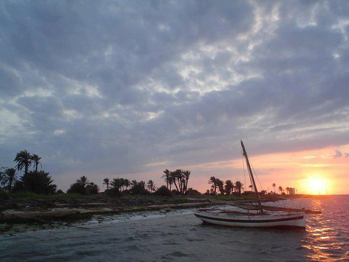 الليلة...طقس أحيانا كثيف السحب بالشمال مع أمطار متفرقة بالمناطق الساحلية الشمالية