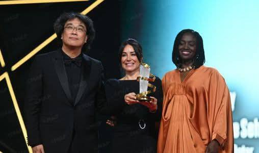 "سماء بلا أرض" لأريج السحيري يفوز بالجائزة الكبرى للمهرجان الدولي للفيلم بمراكش