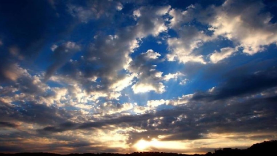 طقس مغيم جزئيا بأغلب المناطق