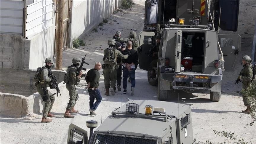 الضفة الغربية: ارتفاع عدد  المعتقلين الفلسطينيين الى  33  