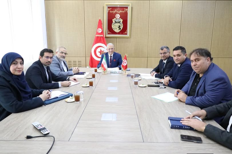 وزير الصحة  والسفير الإيراني يبحثان تعزيز التعاون الثنائي في التقنيات الطبية والسياحة الاستشفائية