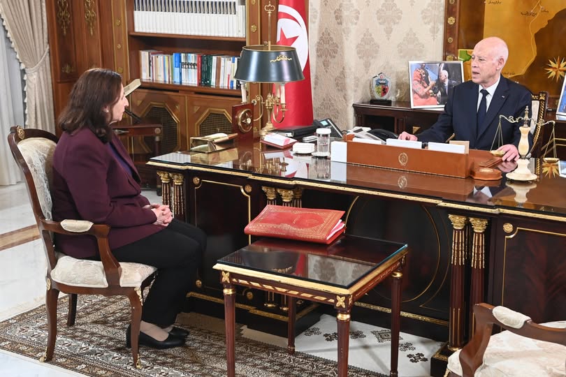 رئيس الجمهوريّة : لابد من الانسجام التامّ في العمل الحكومي،وعديد المرافق العموميّة لا تسير على الوجه المطلوب