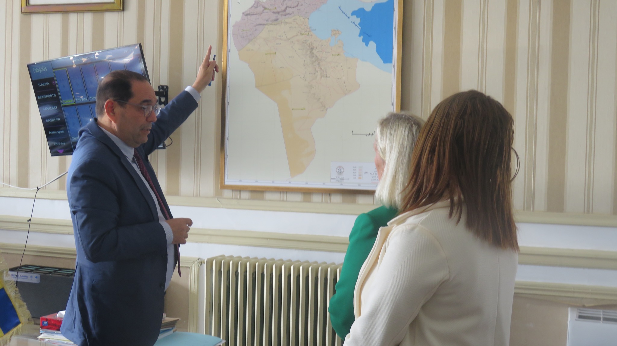 ملفات البيئة والتصرف في النفايات في المدن والتعاون والاستثمار محور لقاء والي تونس بسفيرة السويد