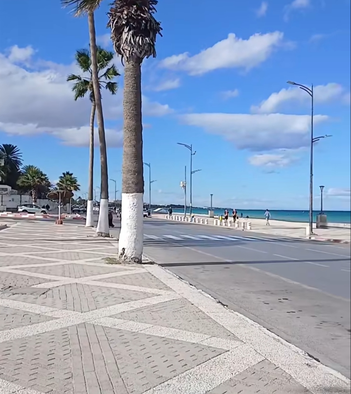 ضباب محليا كثيف خاصة بالمناطق الساحلية