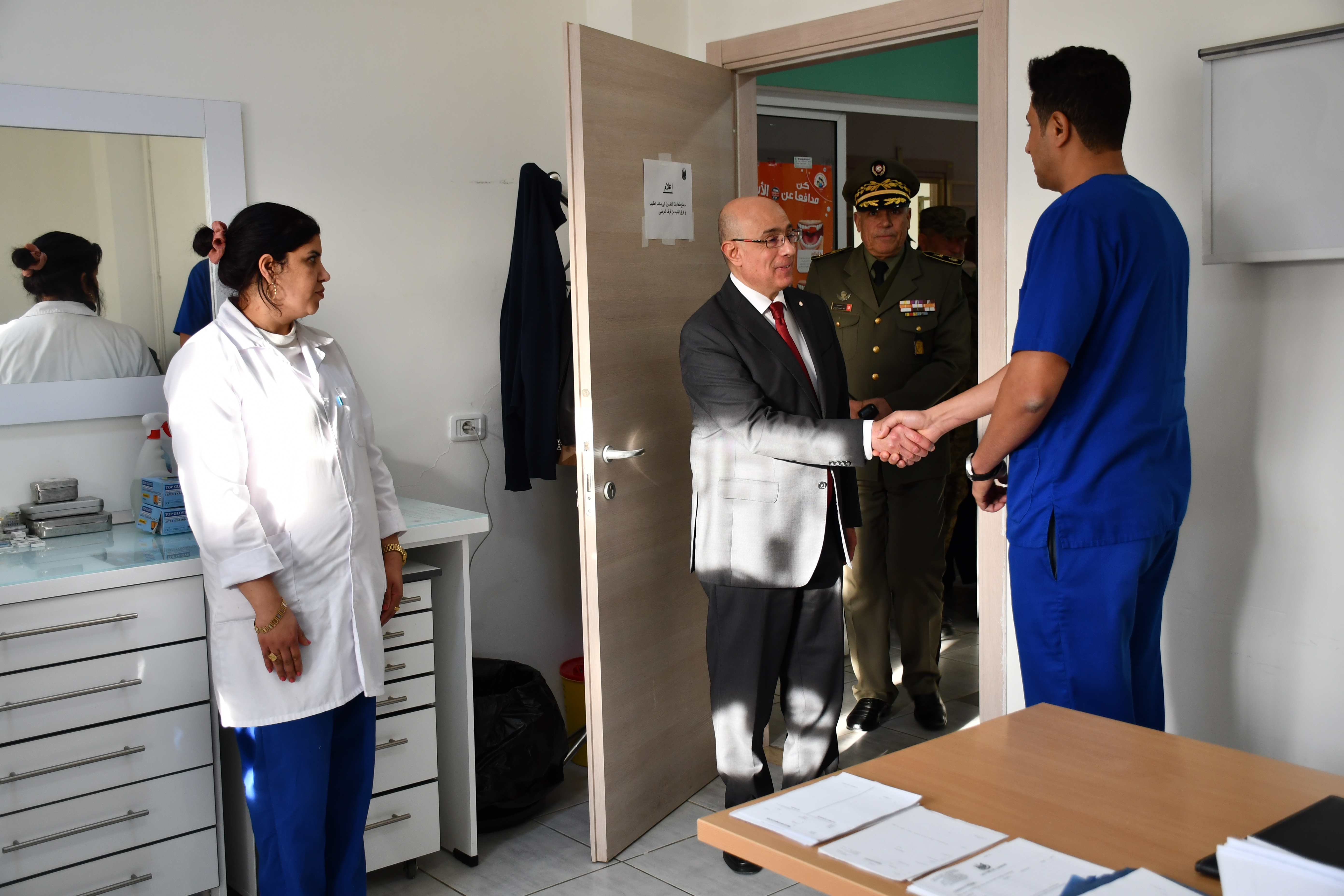 وزير الدفاع الوطني يتفقّد عددا من الوحدات العسكرية بولاية الكاف ويزور مقرّ المحكمة العسكرية الابتدائية الدائمة بالمكان
