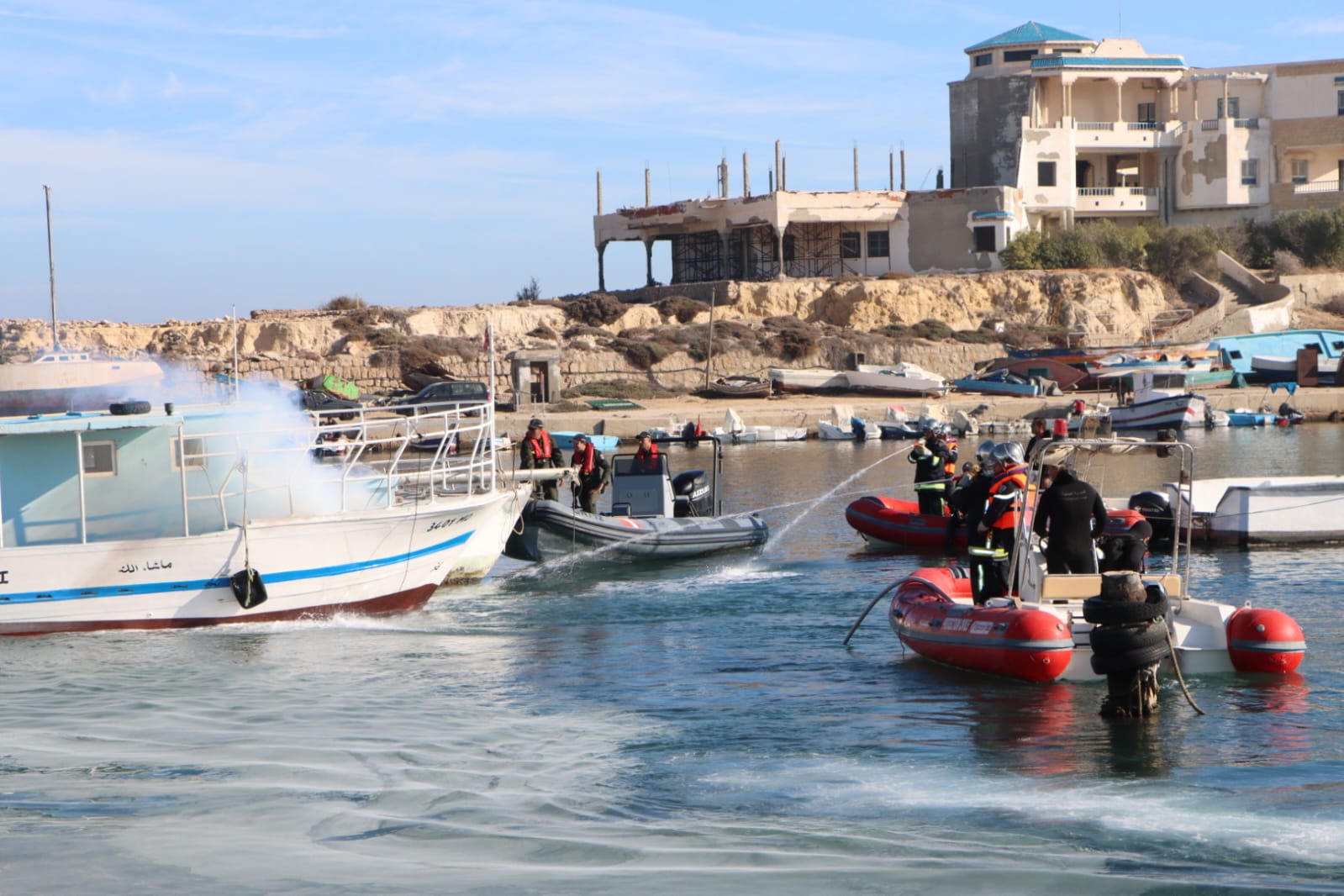 المنستير: عملية بيضاء تحاكى نشوب حريق بأحد المراكب بحوض ميناء مارينا بالمنستير