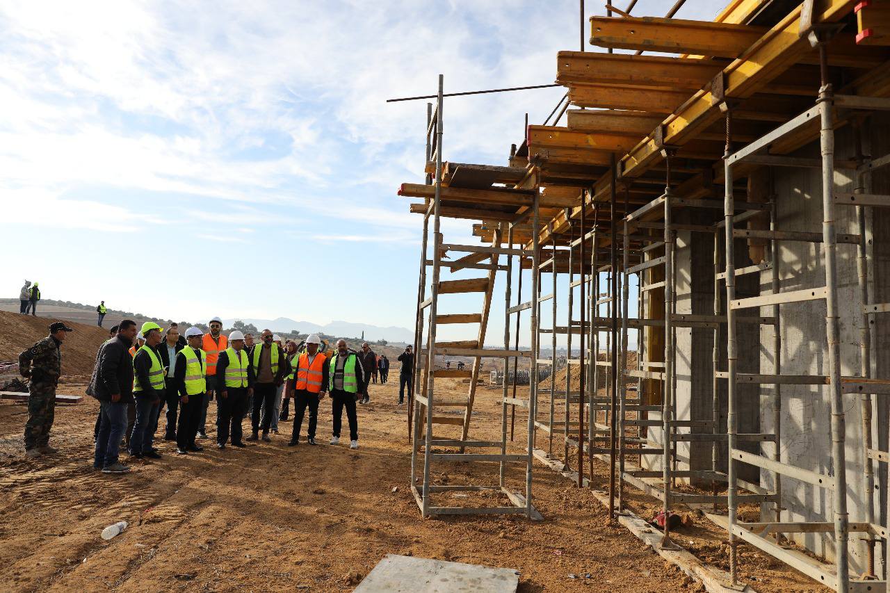 وزير التجهيز والاسكان يؤدي زيارة ميدانية الى القسطين 3 و4 من مشروع الطريق السيارة تونس جلمة