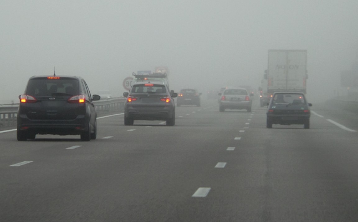 مرصد سلامة المرور يحذّر مستعملي الطريق من ضباب كثيف يحجب الرؤية