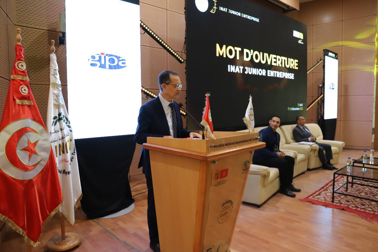 وزير الفلاحة يفتتح الدورة 13 لمنتدى من أجل التشغيل والتربصات " AGRO ERA".