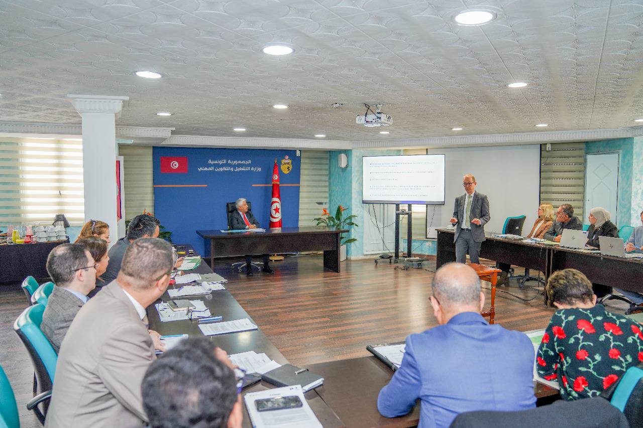 اجتماع لجنة قيادة مشروع التكوين وسوق الشغل Format