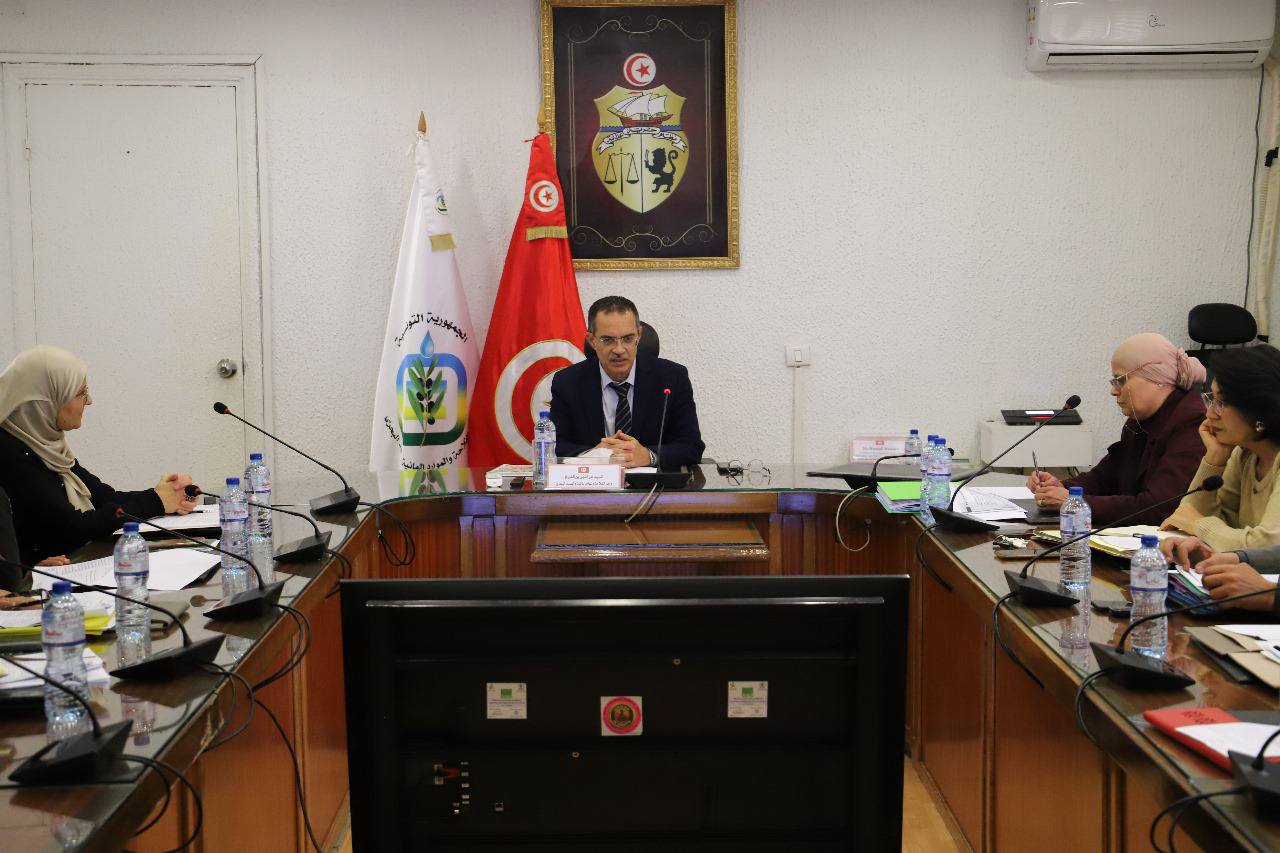 وزير الفلاحة يؤكد العمل على تعزيز الشفافية وحسن التصرف في العقارات الدولية الفلاحية