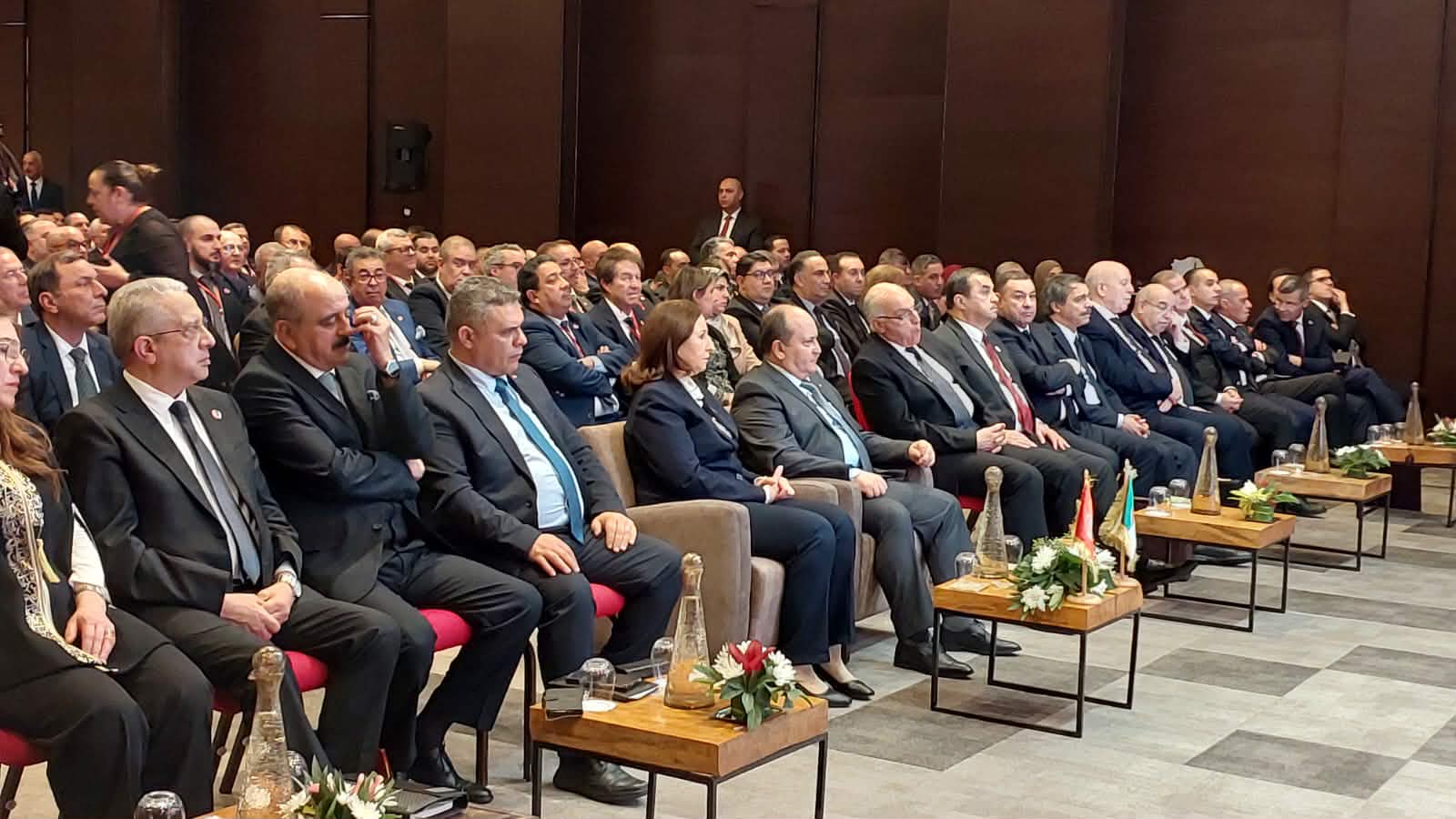 رئيسة الحكومة والوزير الأول الجزائري يفتتحان المنتدى الاقتصادي التونسي الجزائري