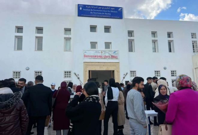 مدنين: توزيع شهائد ختم التكوين على 170 متخرّجا من معهد التكوين في مهن السياحة بجربة