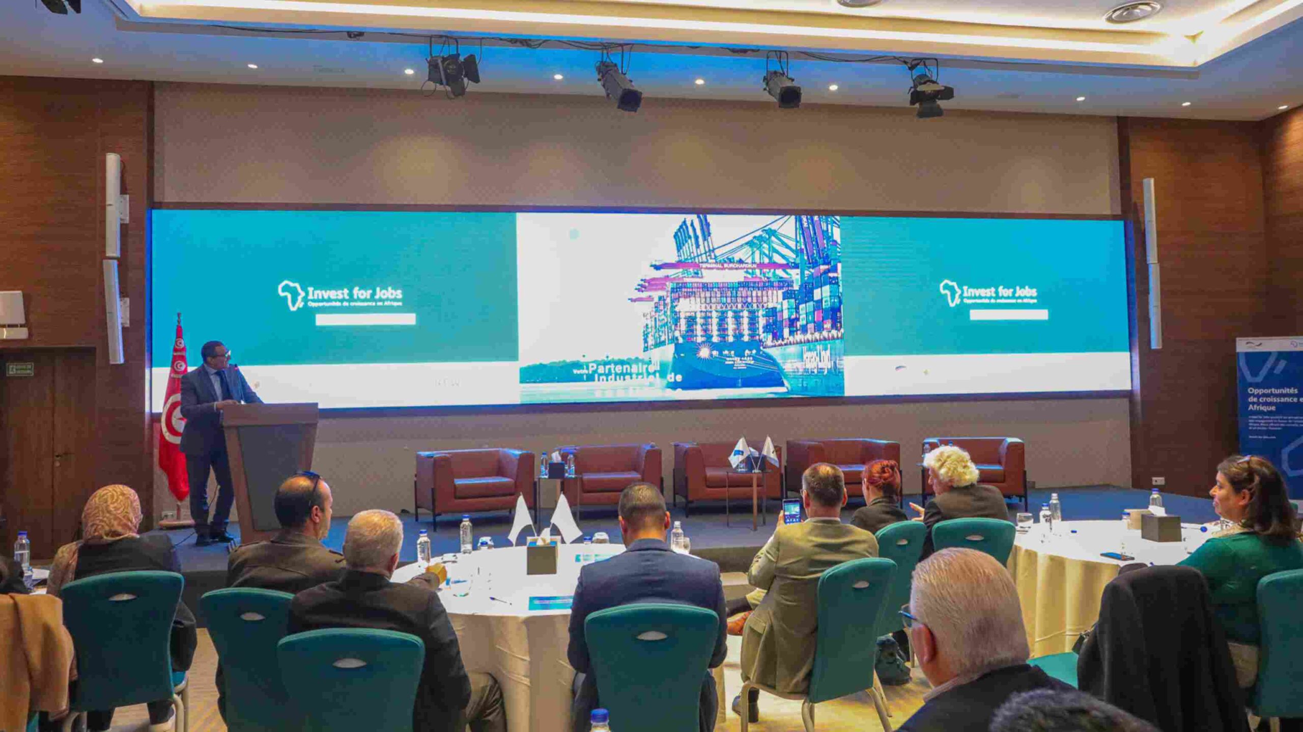 التوقيع على ثلاثة اتفاقيات تمويل مشاريع جديدة ستمكّن من إحداث 1729 موطن شغل في تونس