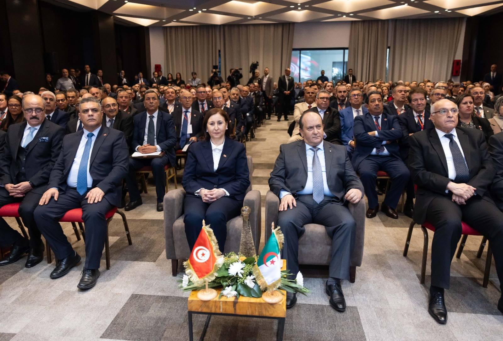 رئيسة الحكومة والوزير الأول الجزائري يفتتحان في تونس المنتدى الاقتصادي التونسي الجزائري