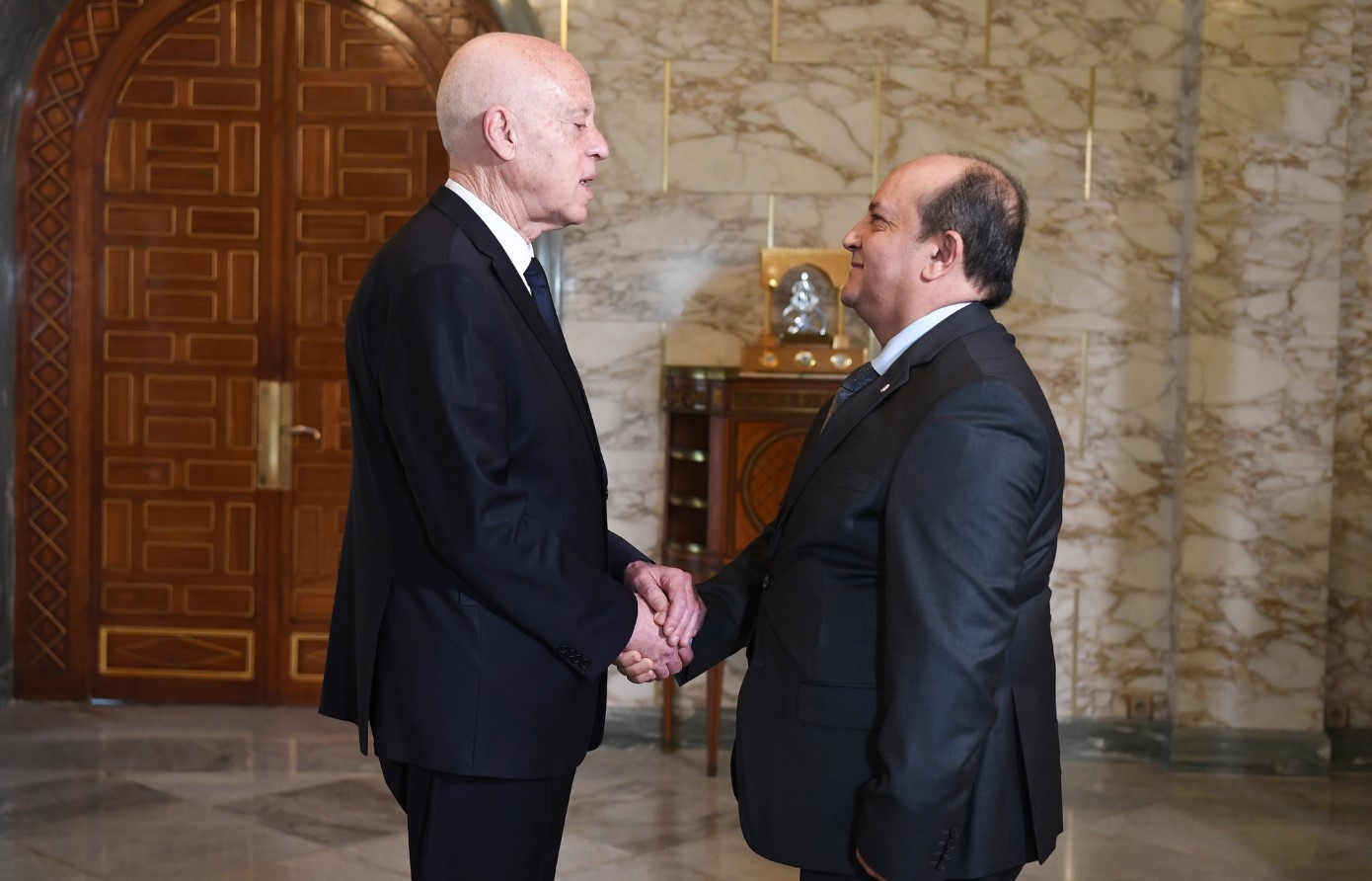 خلال لقائه بالوزير الأوّل الجزائريّ : رئيس الجمهورية يُؤكد على تميّز العلاقات التونسية الجزائرية وعراقة التعاون بين البلدين