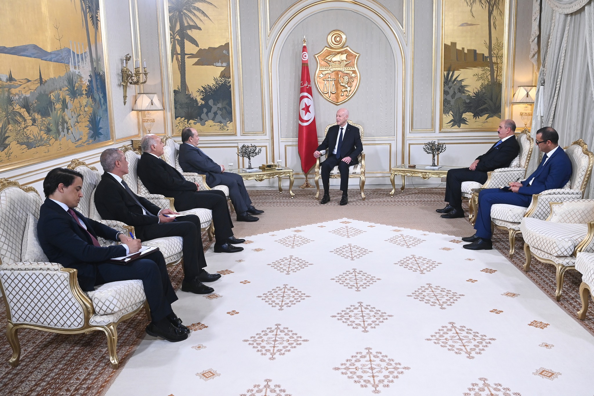 رئيس الجمهوريّة يستقبل الوزير الأوّل للجمهوريّة الجزائريّة الديمقراطية الشعبية