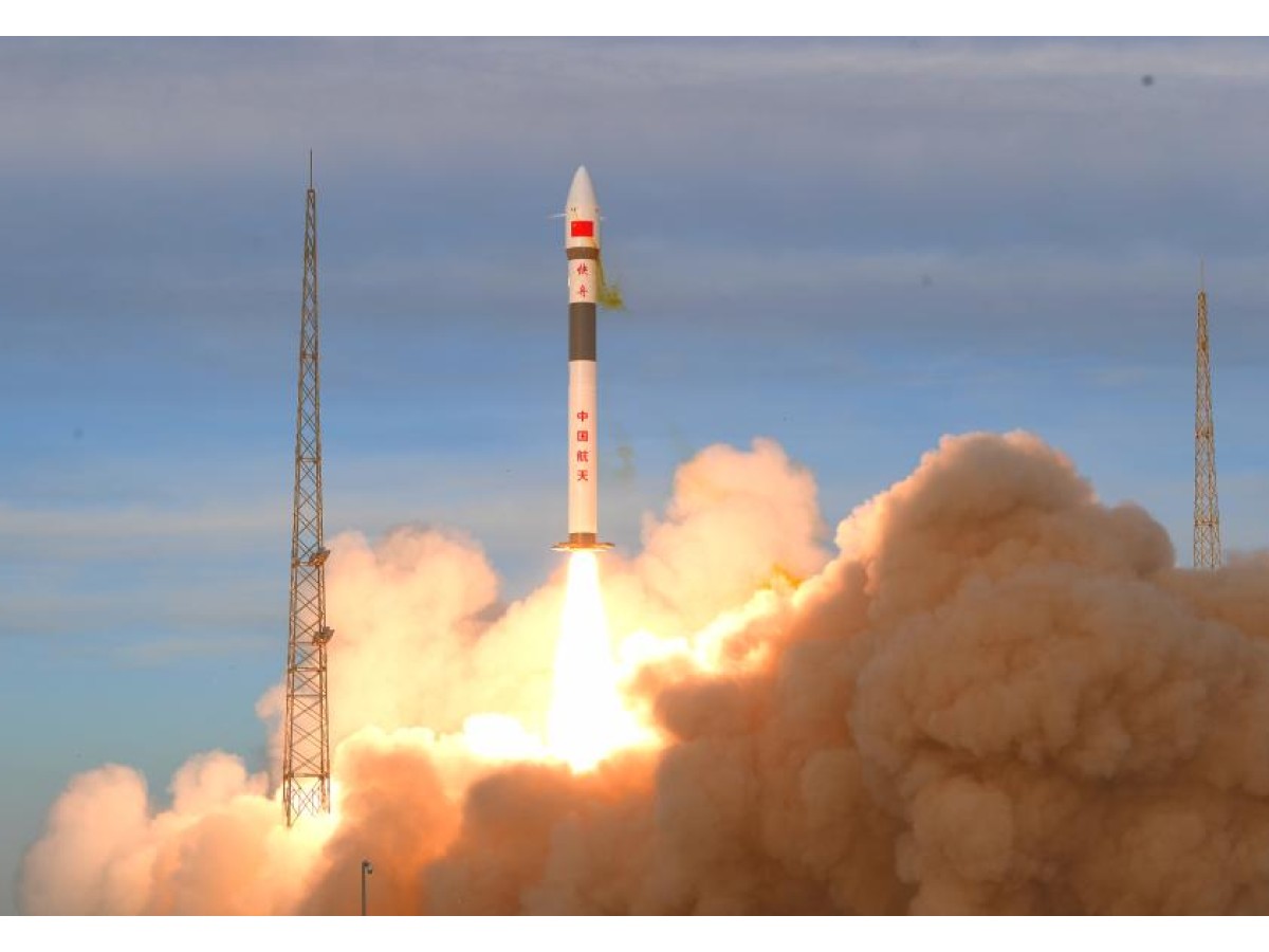 الصين تطلق مجموعة أقمار صناعية جديدة للإنترنت