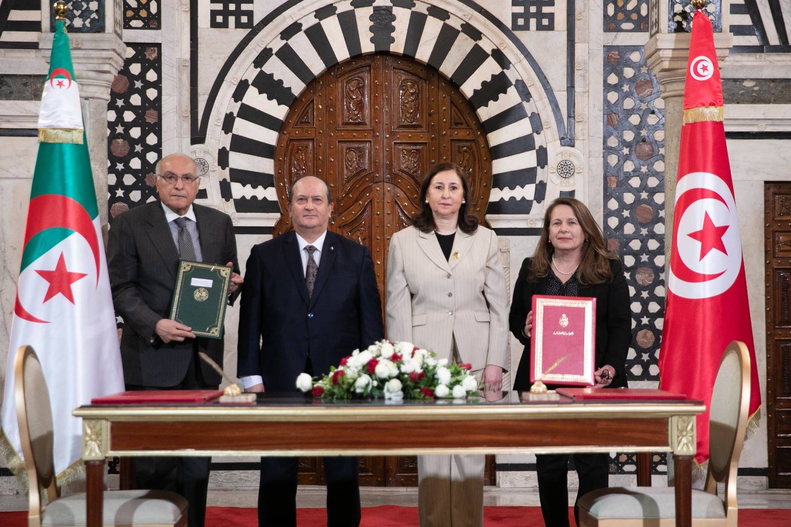 تونس والجزائر توقعان 25 اتفاقية تعاون في عدد من المجالات