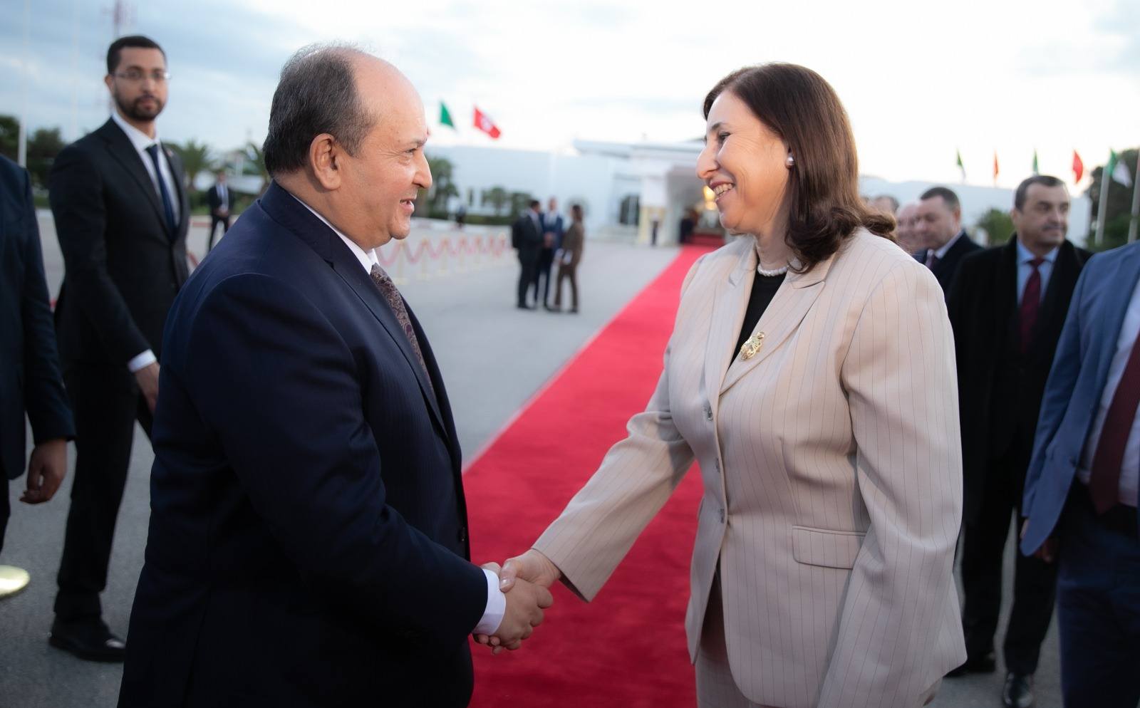 رئيسة الحكومة تودع الوزير الأول الجزائري في ختام زيارته الرسمية إلى تونس