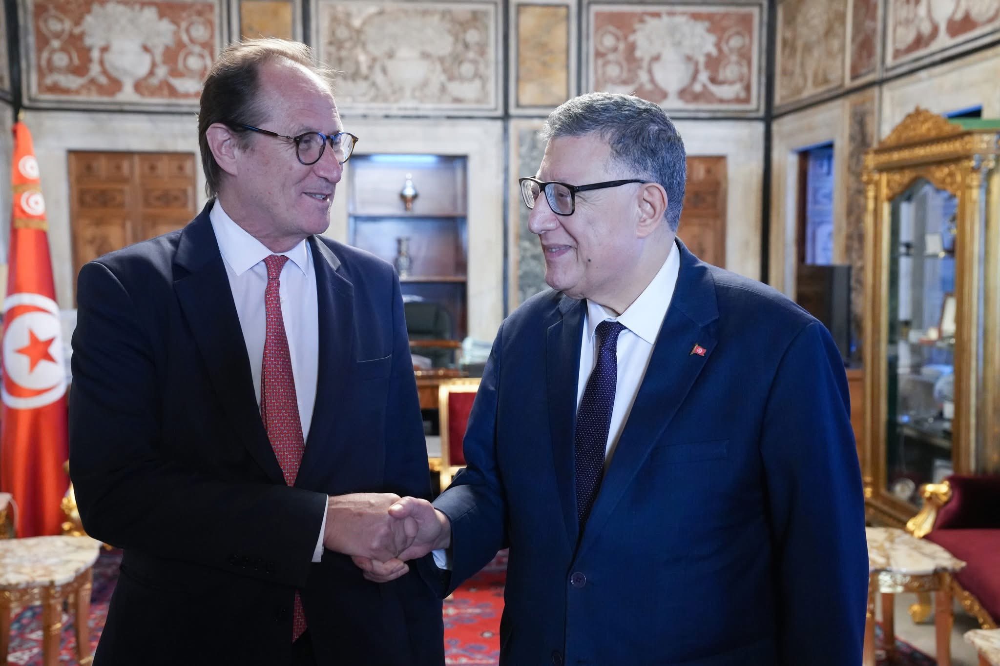 رئيس البرلمان يتحادث مع رئيس لجنة العلاقات الخارجية بالجمعية الوطنية الفرنسية