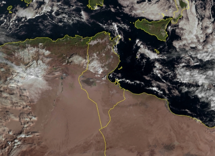 سحب عابرة باغلب الجهات والحرارة في ارتفاع طفيف