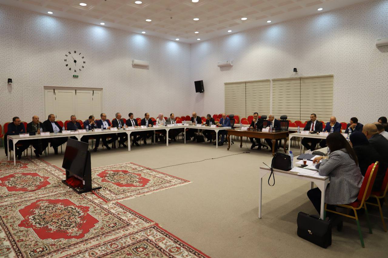 جلسة عمل مشتركة بين وزارتي الفلاحة والتجارة لمتابعة موسم زيت الزيتون