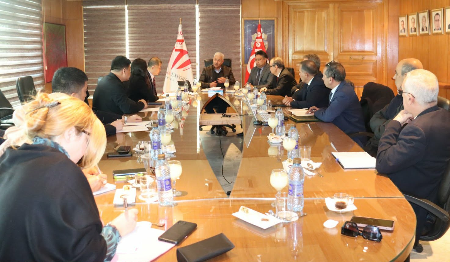 وزير التجارة وتنمية الصادرات يلتقي وفد عن مجموعة Wuhan Yangluo Port Services الصينية