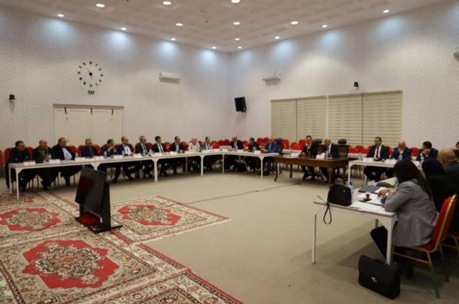 وزيرا الفلاحة والتجارة يأذنان بالشروع في تنفيذ برنامج تخزين زيت الزيتون وسط ارتفاع متواصل لمخزون الزيت