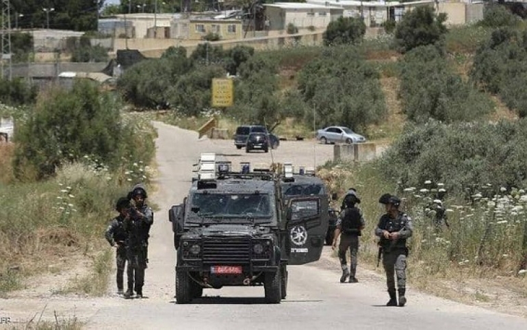 قوات الإحتلال الصهيوني تقتحم بلدة نعلين غرب رام الله بالضفة الغربية