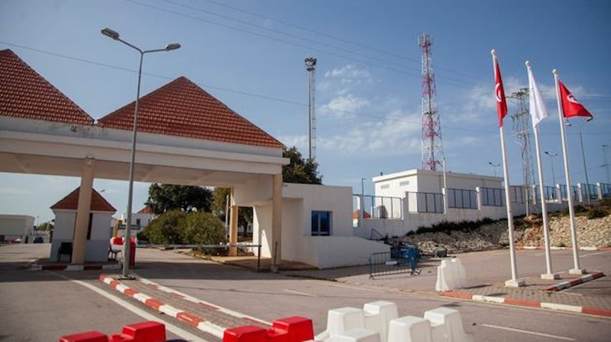 المعابر الحدودية بجندوبة تسجل رقما قياسيا في عدد الوافدين الجزائريين