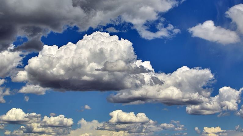 طقس مغيم جزئيا مع أمطار مؤقتا رعدية