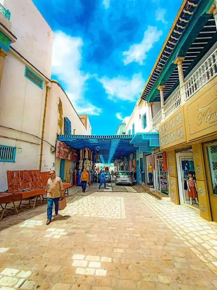 النيابة العمومية تفتح بحثا تحقيقيا للكشف عن ملابسات وفاة شاب من حي علي باي