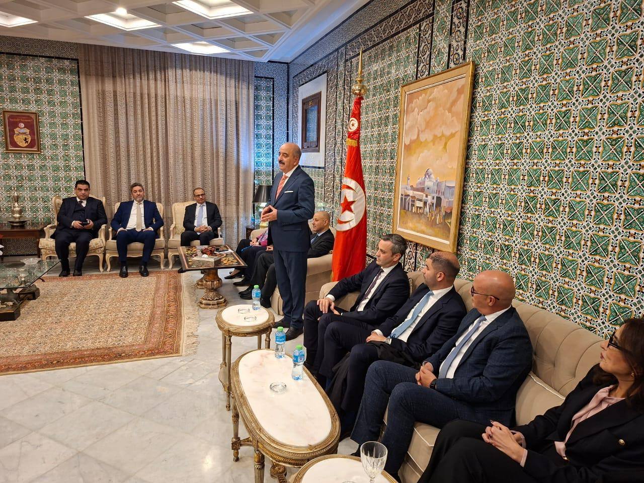 وزير الخارجية يلتقي عددا من أفراد الجالية التونسية بالرياض