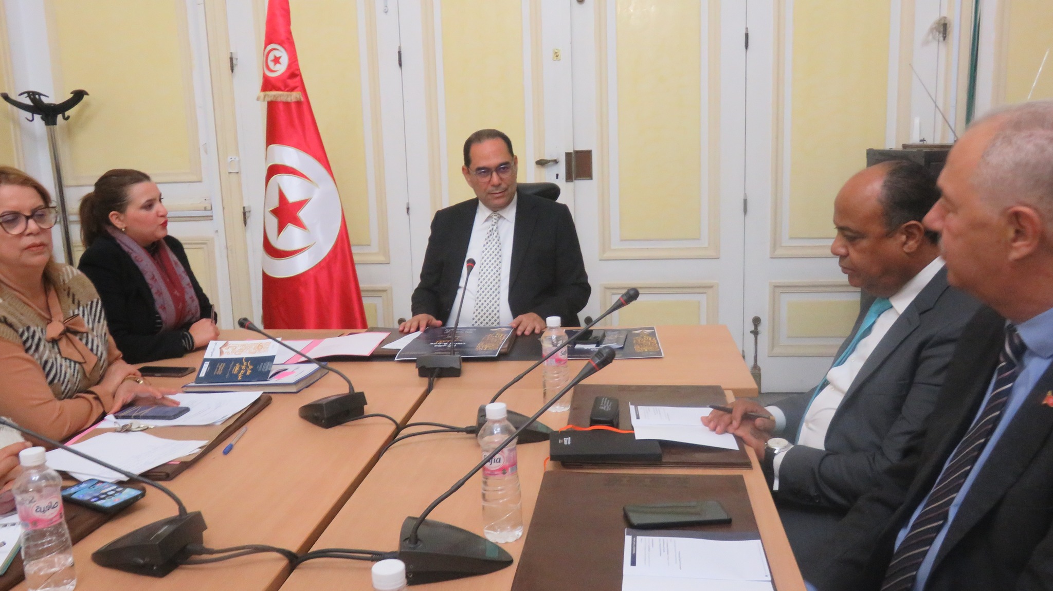 ولاية تونس: جلسة عمل حول الاستعداد لتنظيم الدورة الرابعة عشر لتظاهرة معرض "مدينة تونس للكتاب"