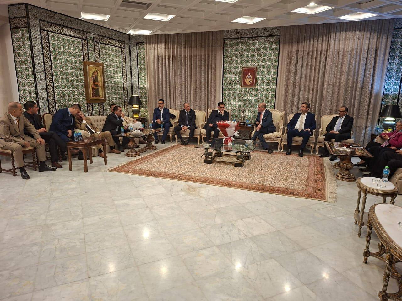 وزير الخارجية يلتقي عددا من أفراد الجالية التونسية بالرياض