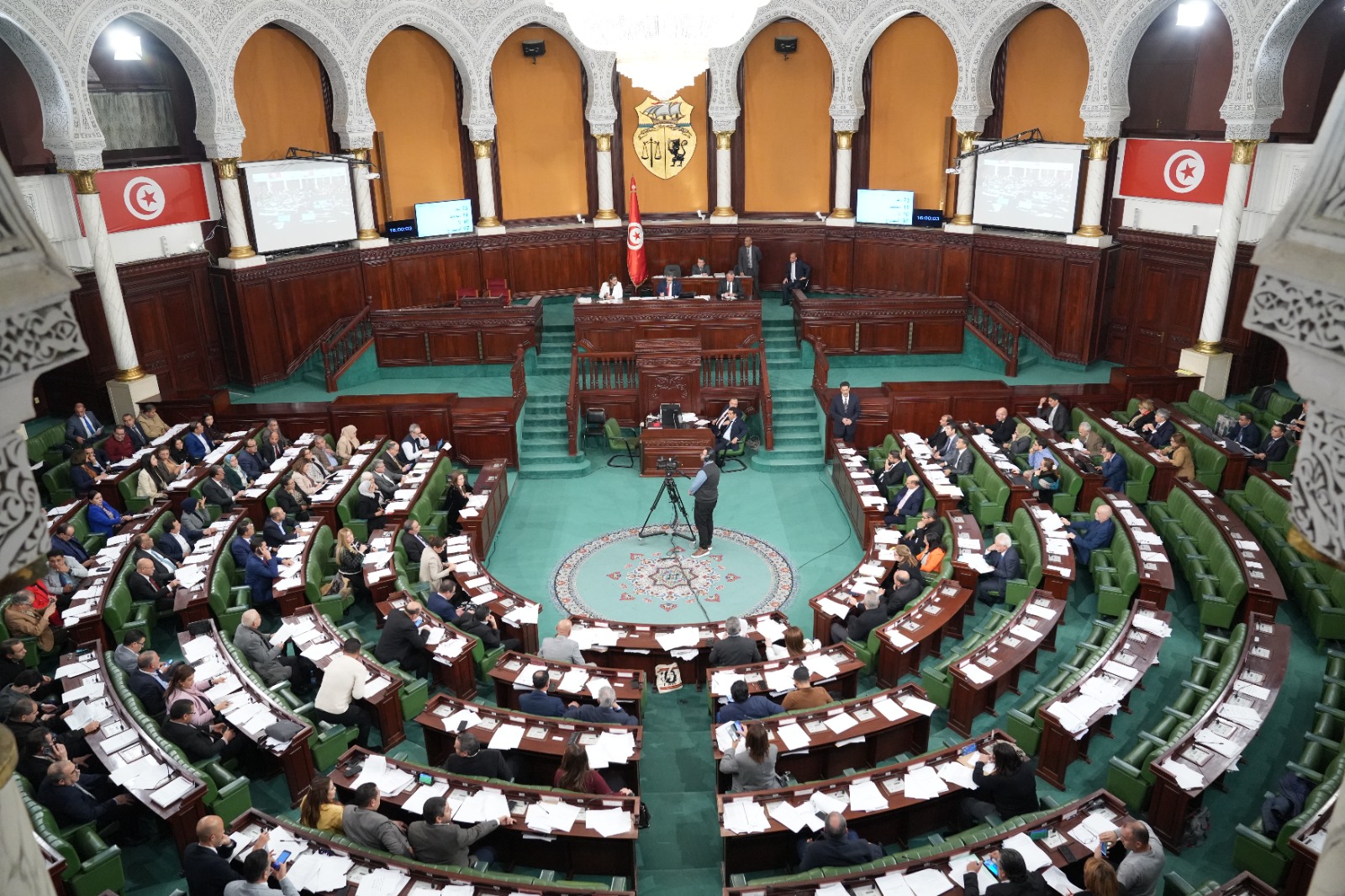 انطلاق أشغال جلسة عامة بالبرلمان للنظر في مقترح قانون متعلق بأحكام استثنائية لانتداب خريجي التعليم العالي ممن طالت بطالتهم بالقطاع العام والوظيفة العمومية